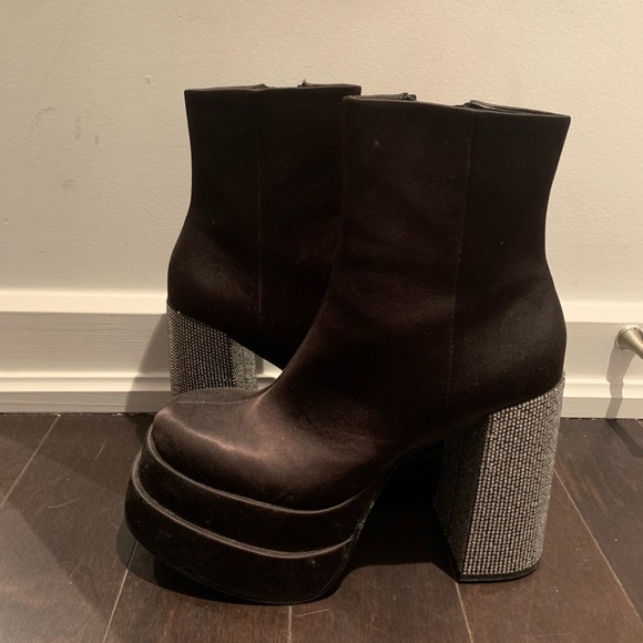 Call it spring  black satin diamond heeled steffanie boot size 7.5 - Picture 1 of 4